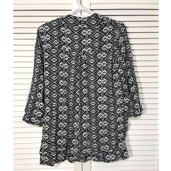 ⭐️Hollister cardigan/cover up, black and white design - Picture 2 of 2